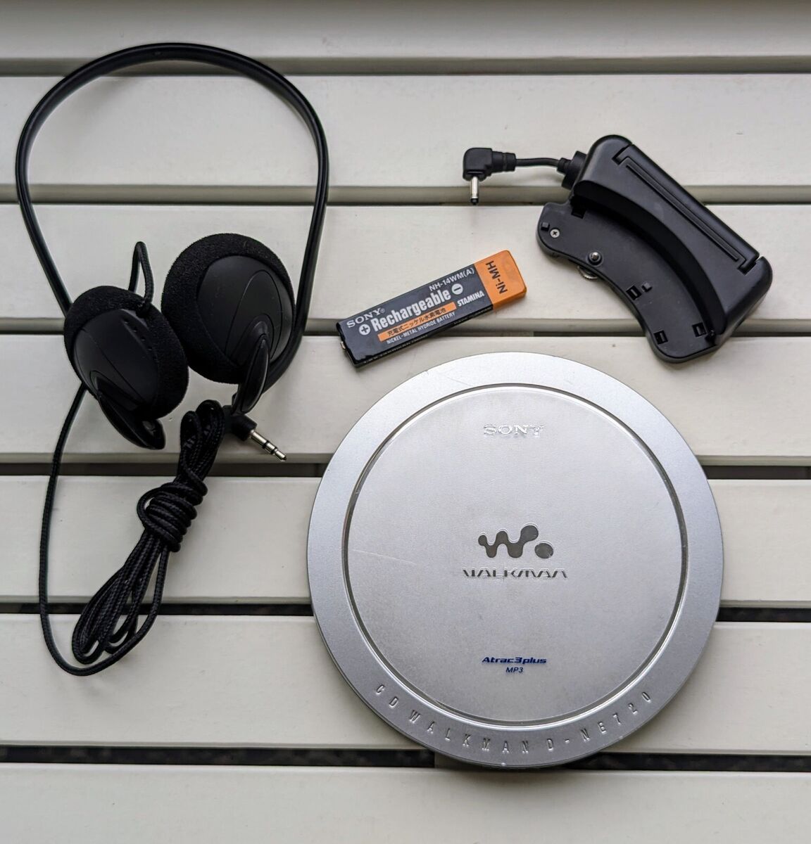 Sony Walkman D-NE720 - Portable CD Player ATRAC/MP3 Full Sony Walkman D-NE720 - Portable CD Player ATRAC/MP3 Full
