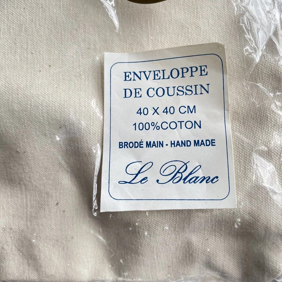 Le Blanc NUEVA Funda de Almohada Bordada Hecha a Mano Inicial M Borlas Crema 16"x16" Foto 3 de 4