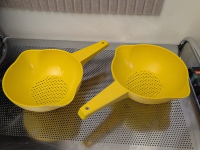 Lot Of 2 1 Quart Tupperware Yellow Colanders