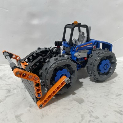 LEGO TECHNIC: Dozer Compactor (42071) COMPLETE ( No Box Or Instructions)