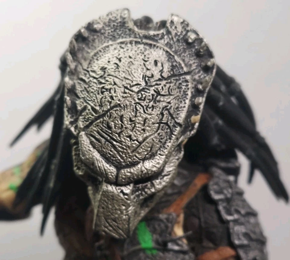 NECA Alien vs Predator AVP Requiem Battle Damaged MASKED WOLF Action Figure 2008 - Image 4 of 4