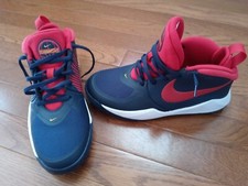 Nike team hustle d9 boys shoes sneaker size 5Y