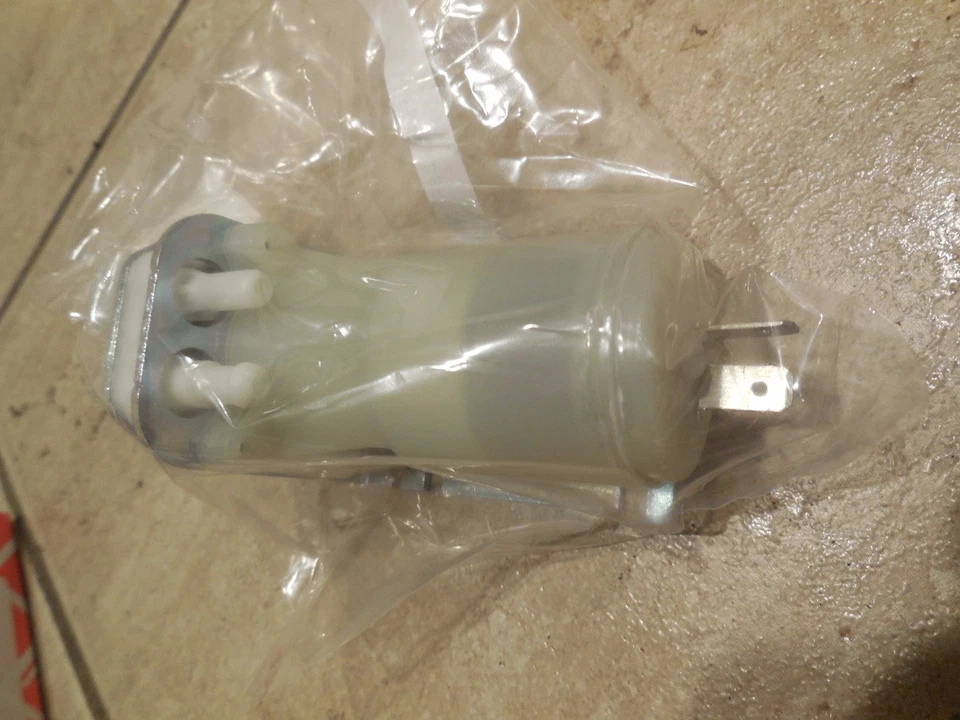 Насос омывателя ветрового стекла Porsche 911 / 912 / 928 / 930 VDO N E W   - Изображение 2 из 4