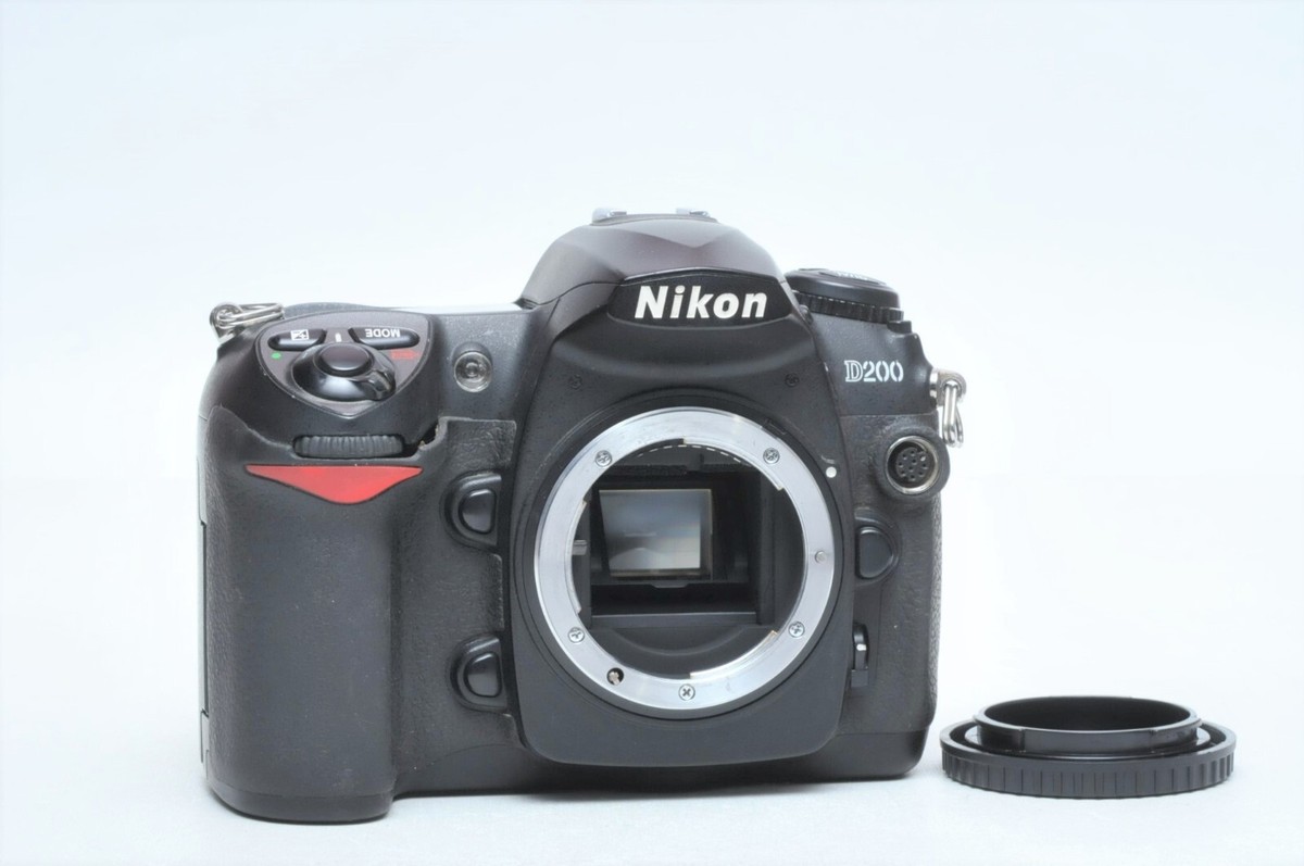 ニコン NIKON D200ボディ＋MB-D200 Nikon D200 (body only) 10.2-megapixel digital SLR camera at