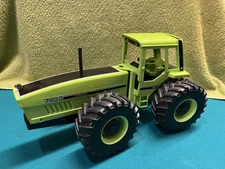 1/16 Custom 7488 International 2+2 Steiger Tractor