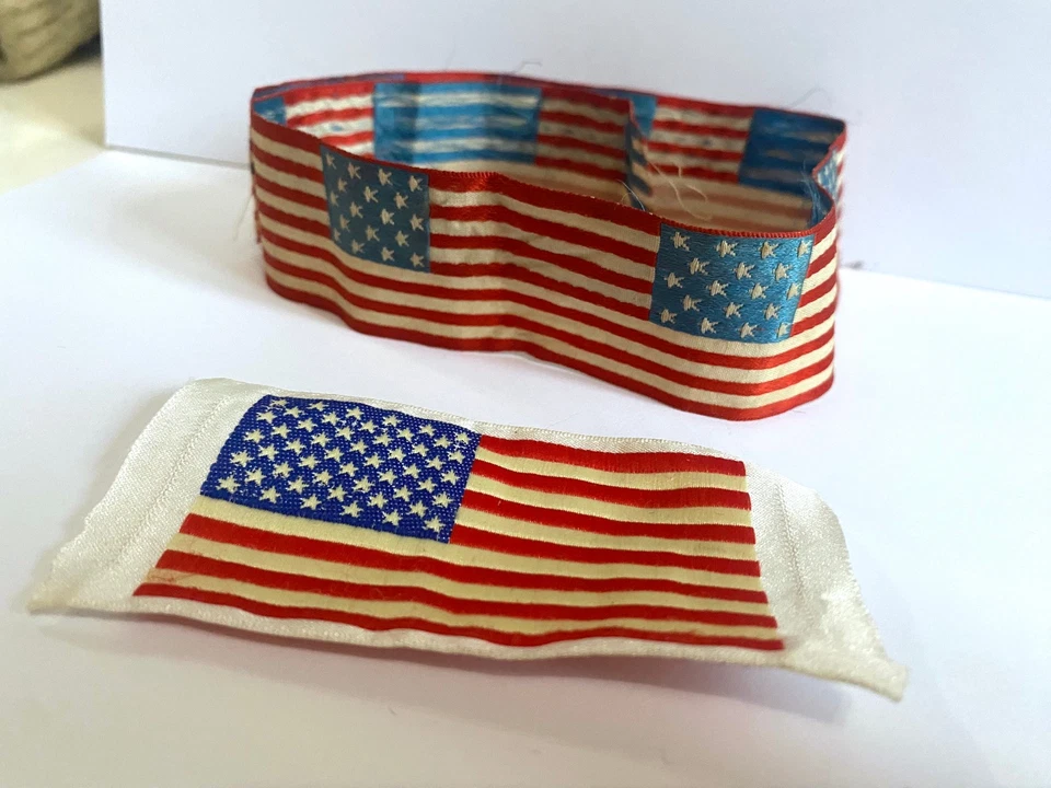 Ancien Brassard et insigne Drapeau Américain US Libération ww2 neuf de stock - Photo 2/4