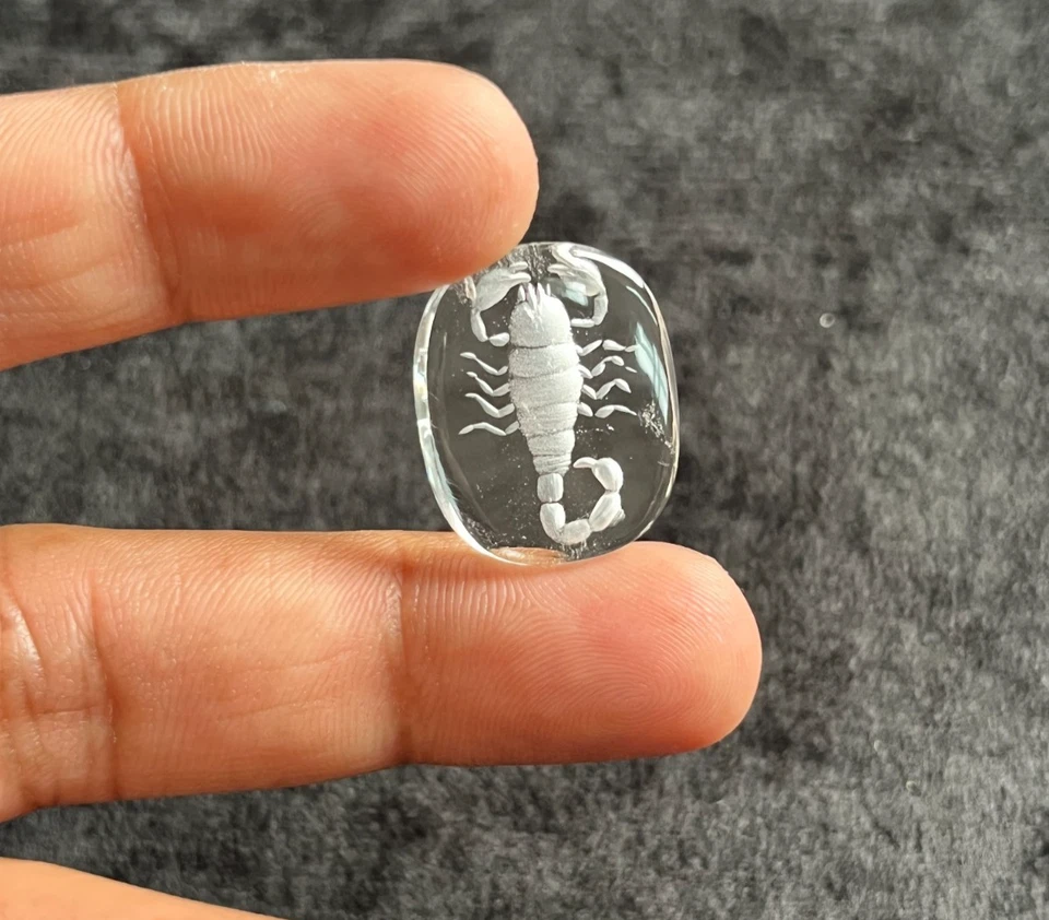 Cristal de roca natural tallado a mano escorpión intaglio para hacer joyas Foto 4 de 4