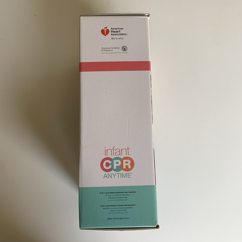 Kit Completo Manichino Bambino Allenamento DVD Associazione Cuore CPR Anytime AHA Infant - Foto 4 di 4