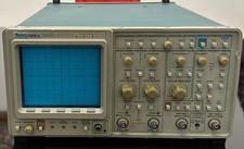 TEKTRONIX 2440 500MS/s Digital Oscilloscope con GPIB