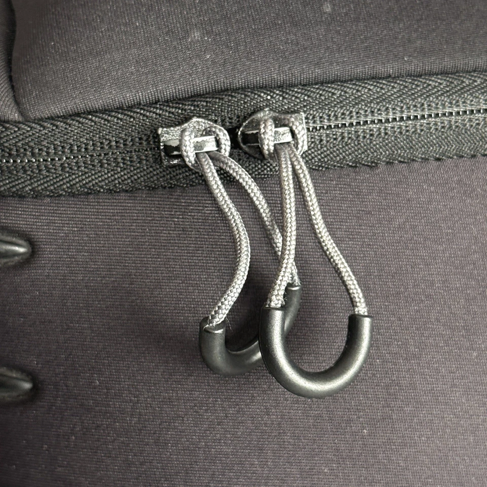 Mochila para cámara Kata Sensibility V Ergo-Tech + ranura para computadora portátil de 12′′ ‒ negra Foto 3 de 4