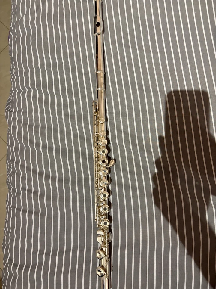 YAMAHA YFL282 FLAUTO TRAVERSO DA STUDIO ARGENTATO FORI APERTI IN LINEA YFL 282  - Immagine 2 di 4