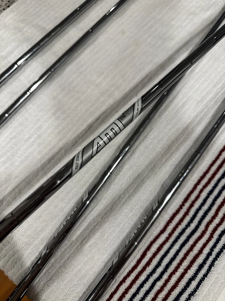 Juego combinado de hierro Titleist 620 CB 4-PW AMT X100 Tour blanco extra rígido diestro Foto 3 de 4