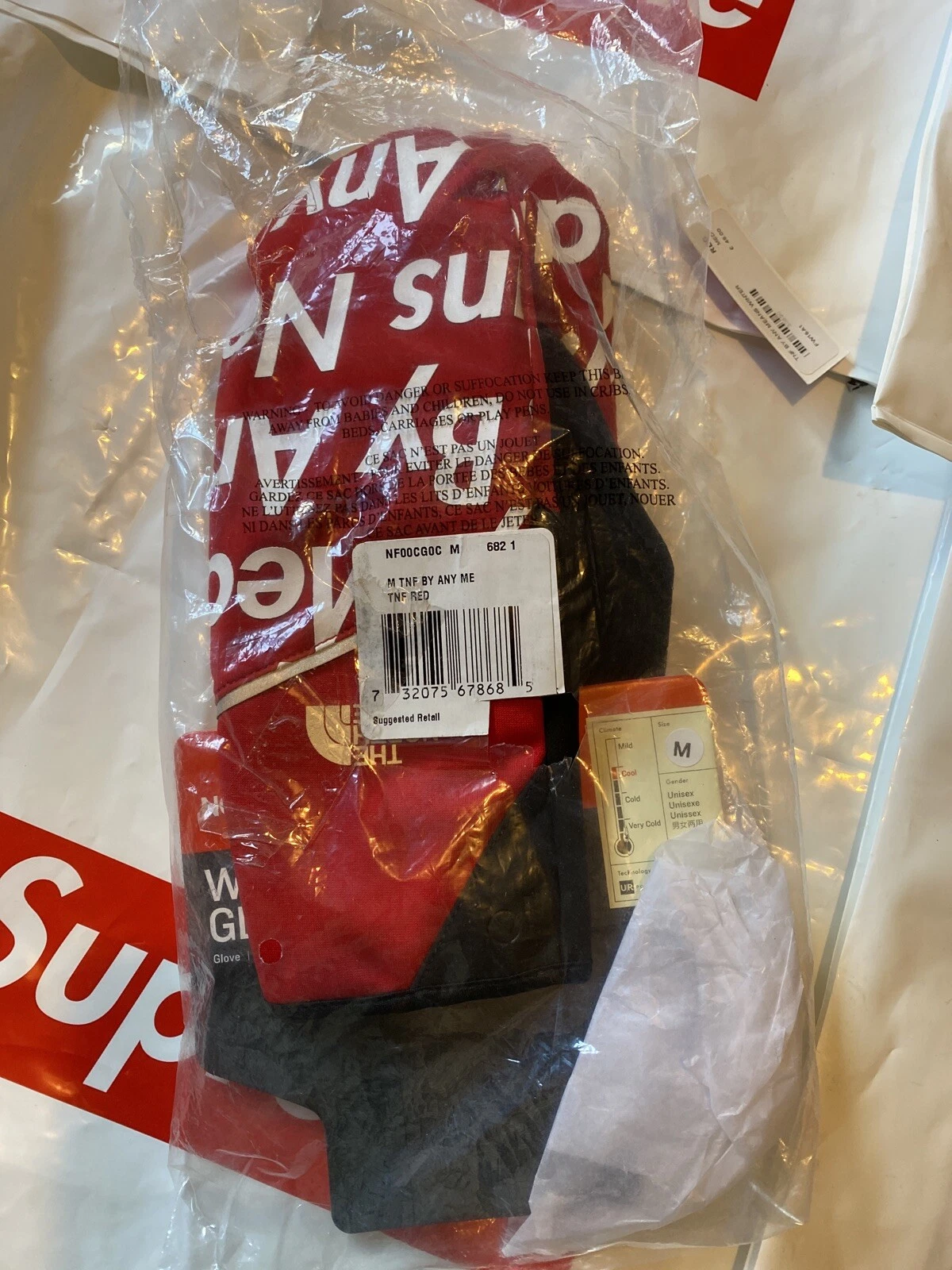 Gants nécessaires Supreme Northface par tous les moyens neufs avec étiquettes