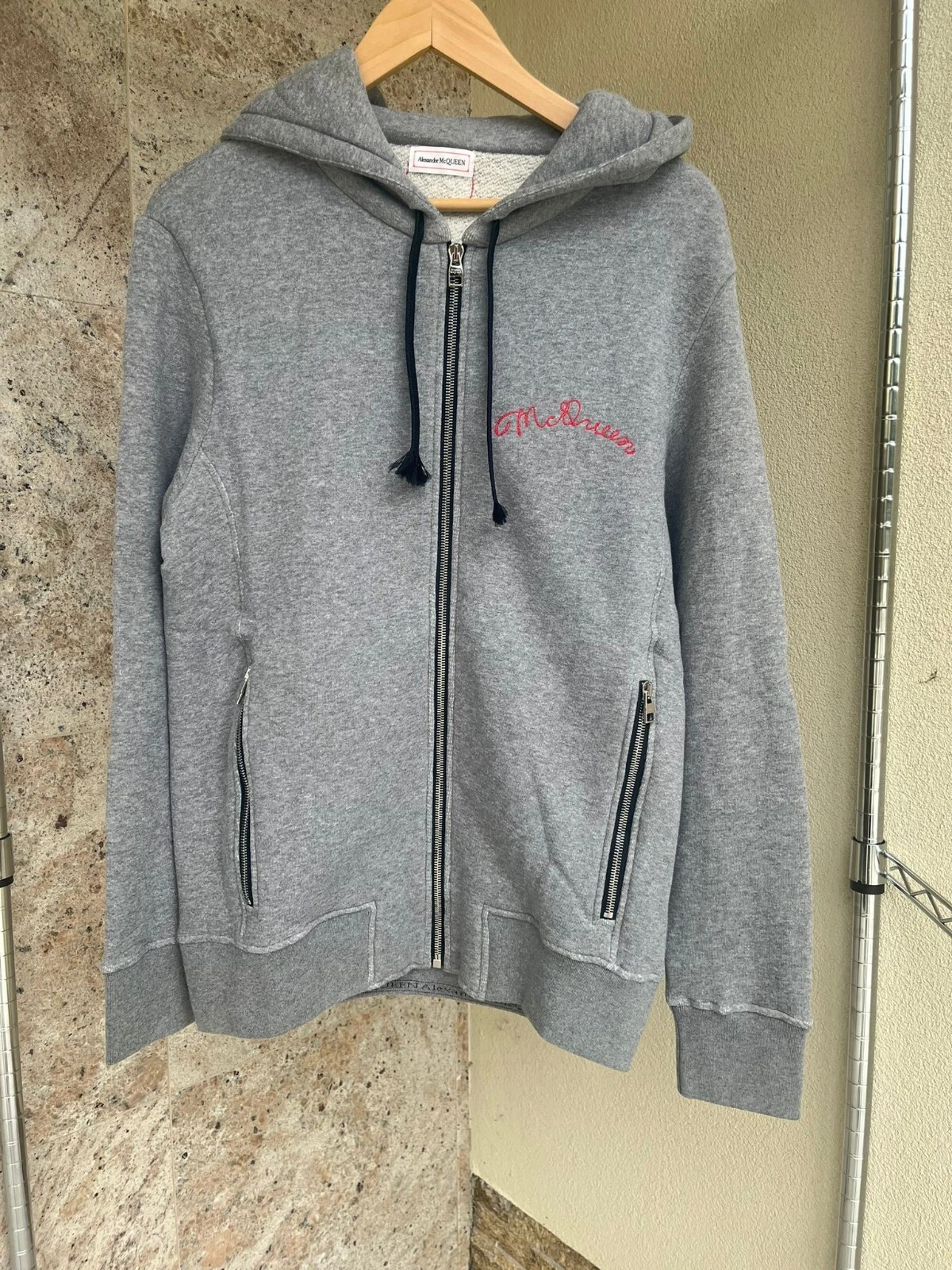 Alexander McQueen felpa girocollo in morbido cotone con logo ricamato grigio nuova senza etichette M