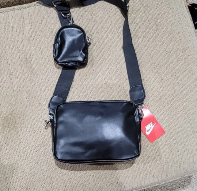 ✭✨❤️Nuevo con etiquetas Nike Cartera Bandolera con Mini Bolso❤️✨✭ Foto 3 de 4