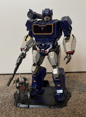 Threezero DLX Soundwave with Ravage (Transformers Bumblebee Movie)
