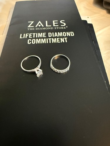 1CT 18K WG PR white gold size 7 amazing ring for a life time!