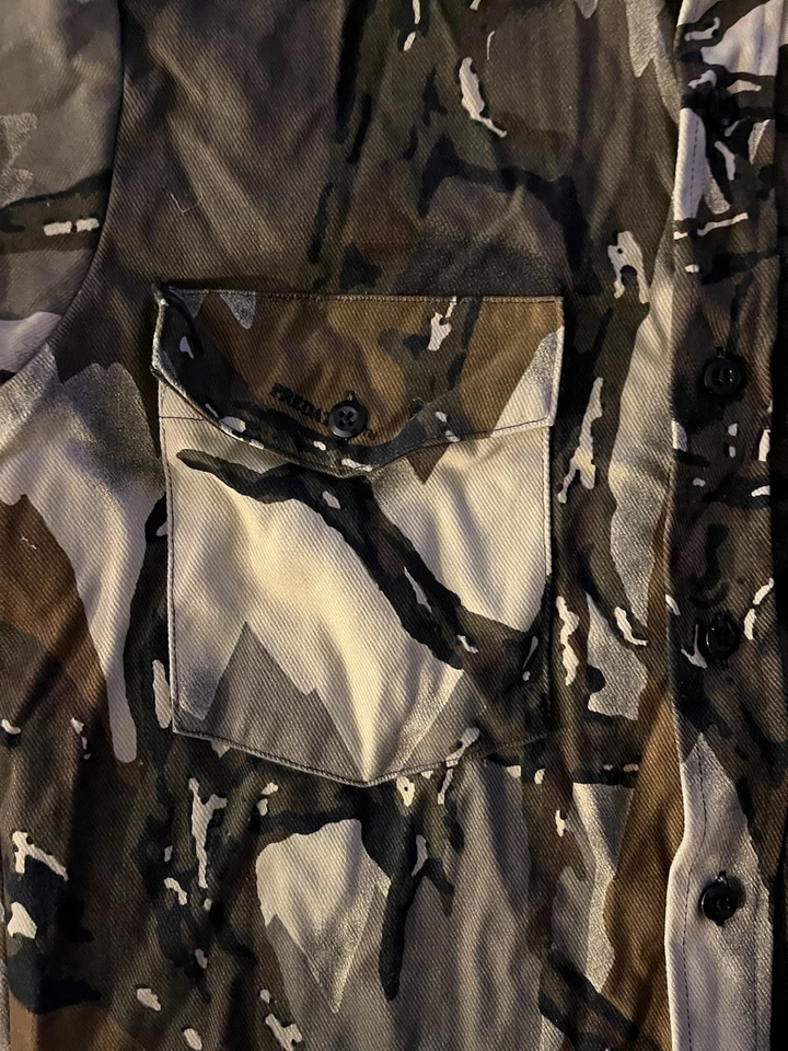 2007 COTTON PREDATOR CAMO DECEPTION BUTTON UP CAMPSHIRT 2 POCKET HUNTING SHIRT - Image 4 of 4