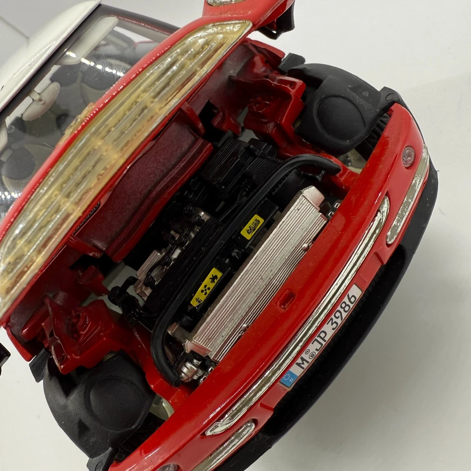 MINI COOPER BY BURAGO 2001 RED AND WHITE MADE IN ITALY 1/18 SCALE with Base - Image 4 of 4