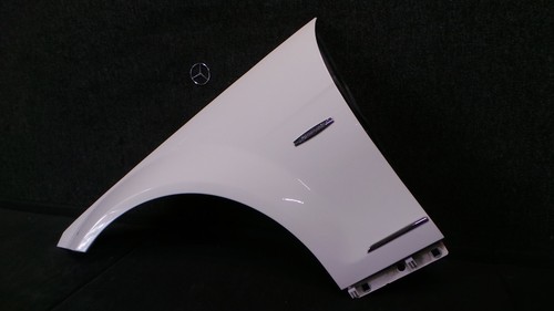 B-013 * Mercedes-Benz W204 C-Klasse  Kotflügel Links  650 Calcitweiß Met