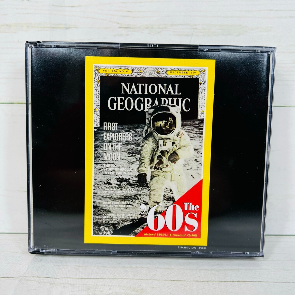 Vintage NATIONAL GEOGRAPHIC magazine the 1960's interactive CD-ROM