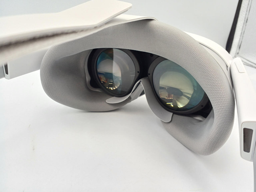 PICO4 256GB All-in-One VR Headset Glasses Lightweight Wireless Used Japan - Picture 8 of 17