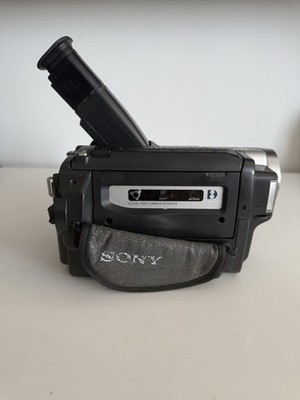 Sony DCR-TRV110 Handycam Digital8 Camcorder 20x Zoom Night Vision
