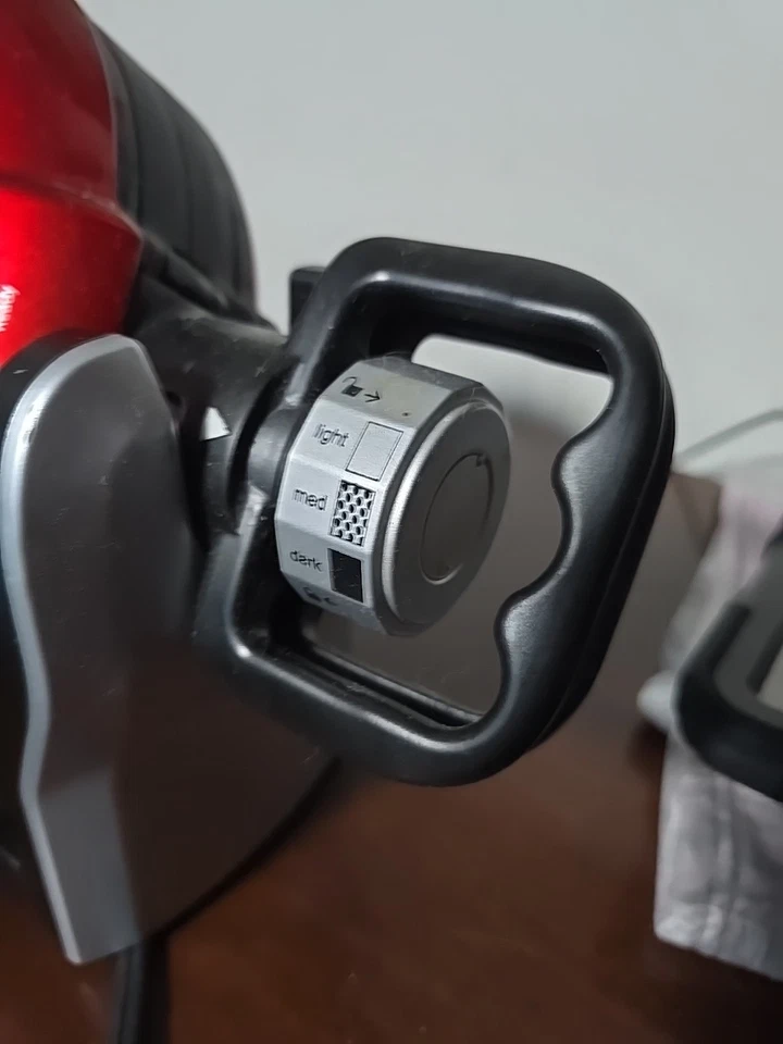 OSTER RETRO RED DOUBLE FLIP BELGIAN WAFFLE MAKER WITH TITANIUM DURACERAMIC-2 - Image 4 of 4