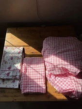 THE COMPANY STORE Twin Size COTTON Laura Ashley 1 flat sheet, 3 pillow cases EUC