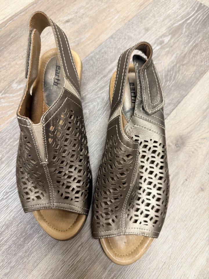 Earth Origins Peep Toe Ankle Buckle Wedge Beige Tones Size 8.5D Women's - Image 4 of 4