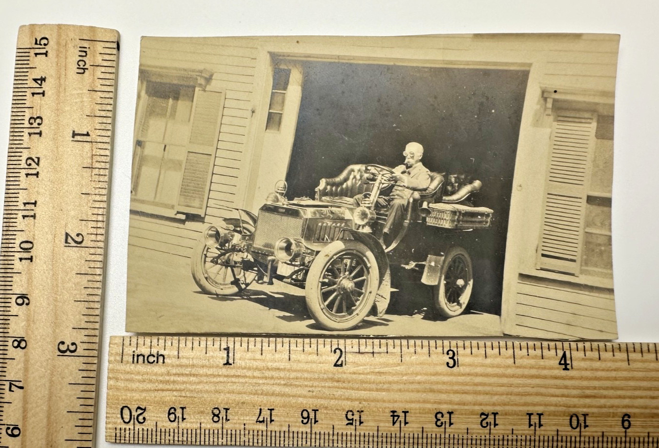 ANTIQUE PHOTO: OLDER MUSTACHED GENTLEMAN IN OPEN TOP CAR WEARING GOGGLES FP427