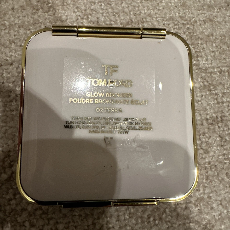 Bronceador Tom Ford Soleil Glow 02 Terra tamaño .28 oz/8 g sin caja Foto 3 de 4