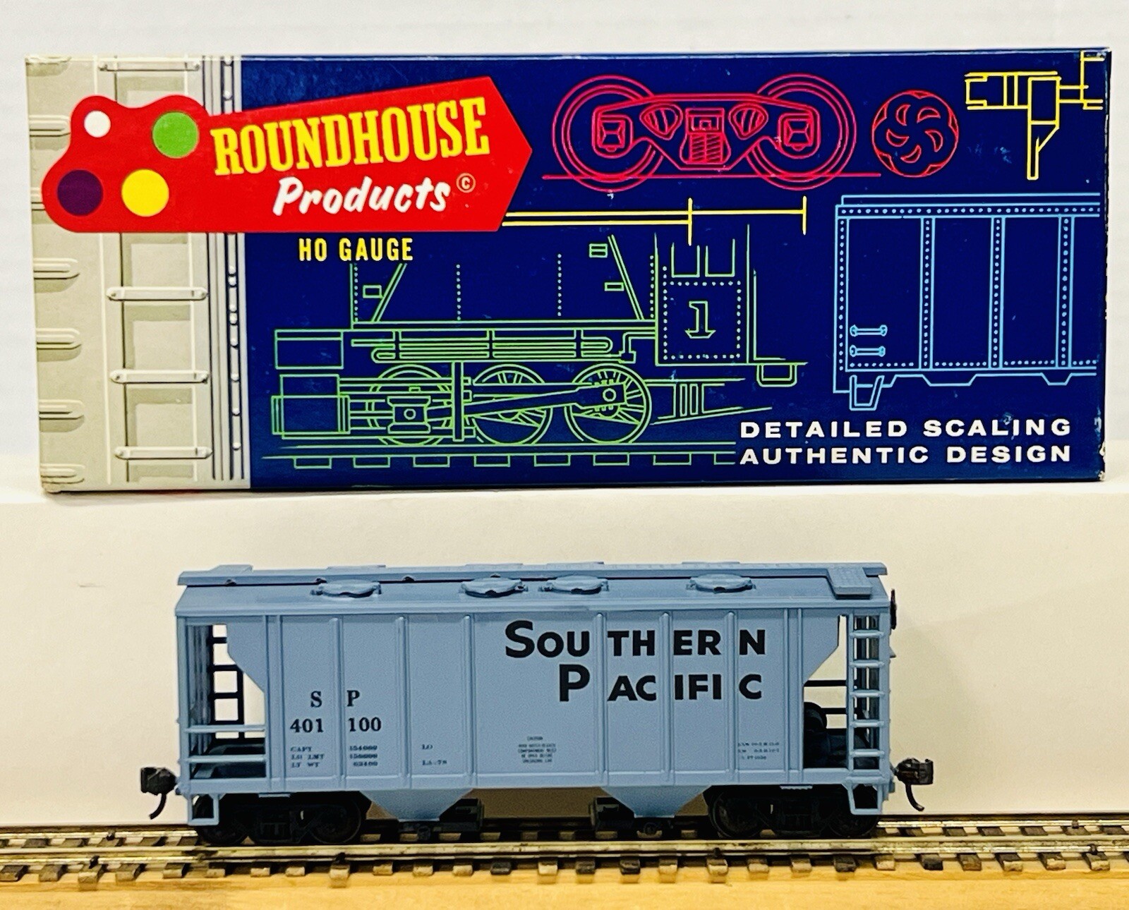 ROUNDHOUSE,HO ,Assembled Kit.SOUTHERN PACIFIC 2 Bay Covered Hopper #401100