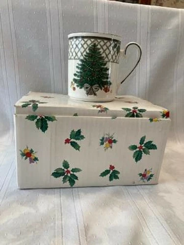 Mikasa Heritage Set Of 4 Coffee Mugs Christmas Story Tree Set CAB08