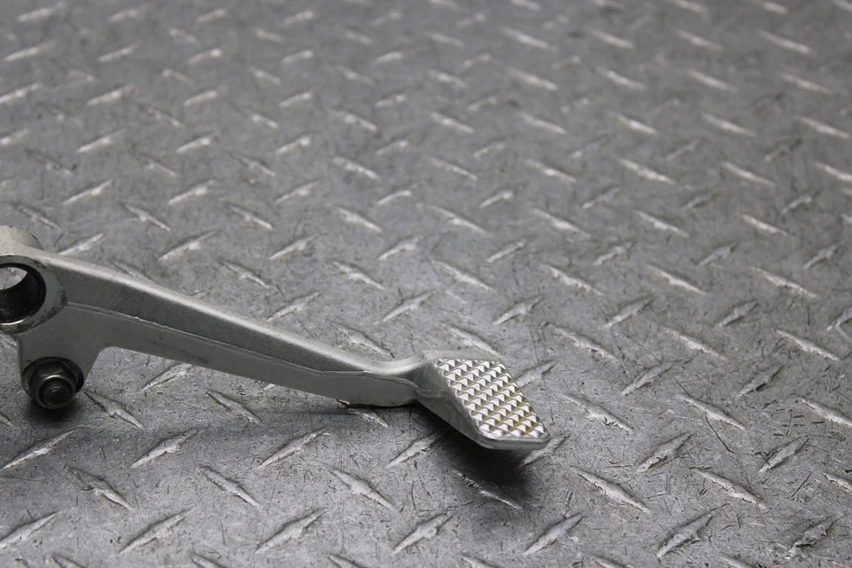 Yamaha FZ1 2001 pedal de freno 5LV-27211-00-00 Foto 3 de 4