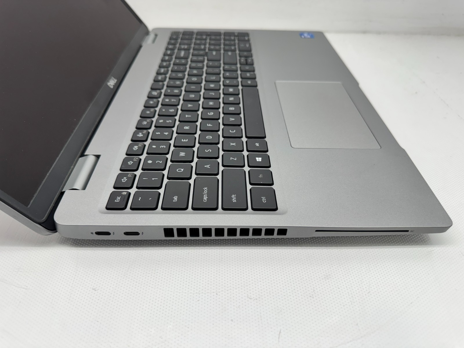 Dell Latitude 5520, 15.6-Inch Laptop, with Intel Core i7 11th Gen., Windows 11 Home