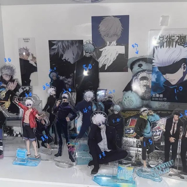 Gojo Acrylic Figurine - Pre-Owned, Unopened