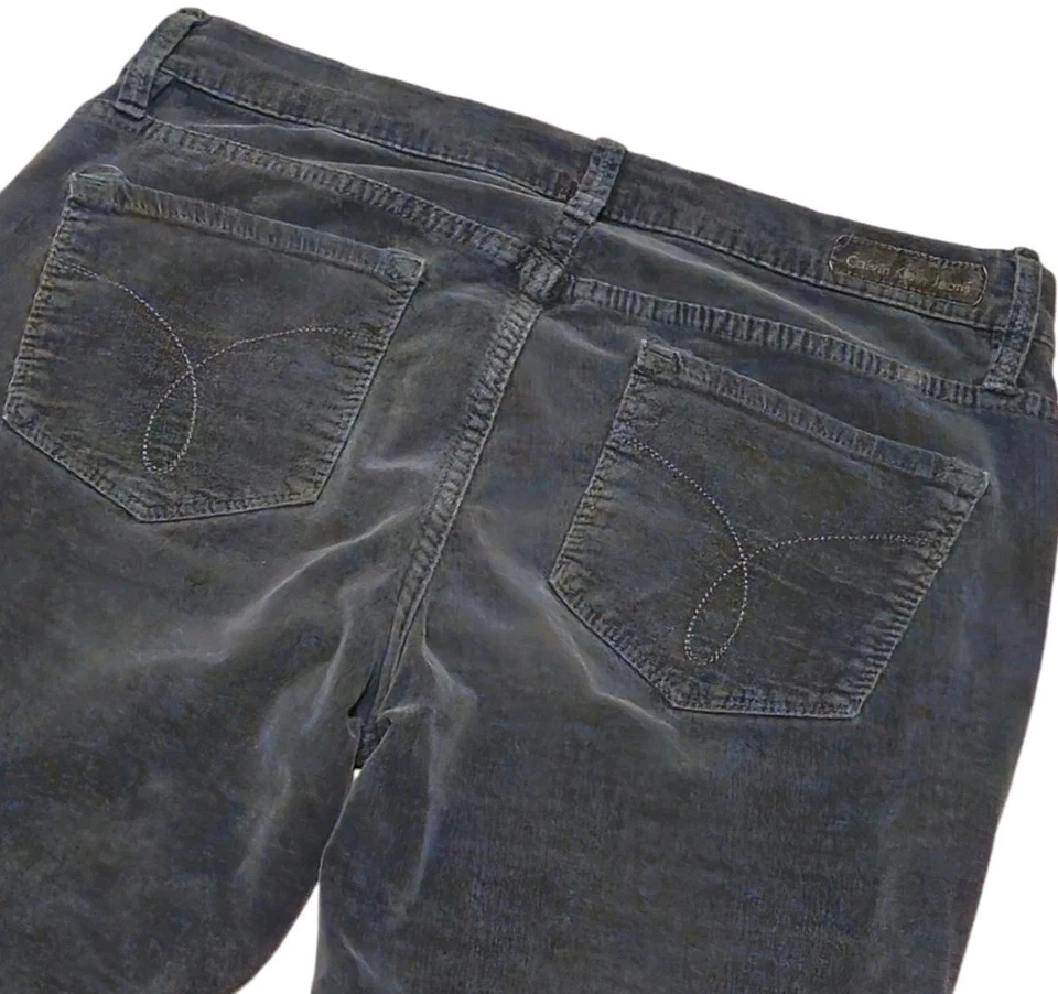 Pantalones de mezclilla para mujer Calvin Klein de colección calce recto talla 8x34 [32"Wx31"L] pana oscura  Foto 4 de 4