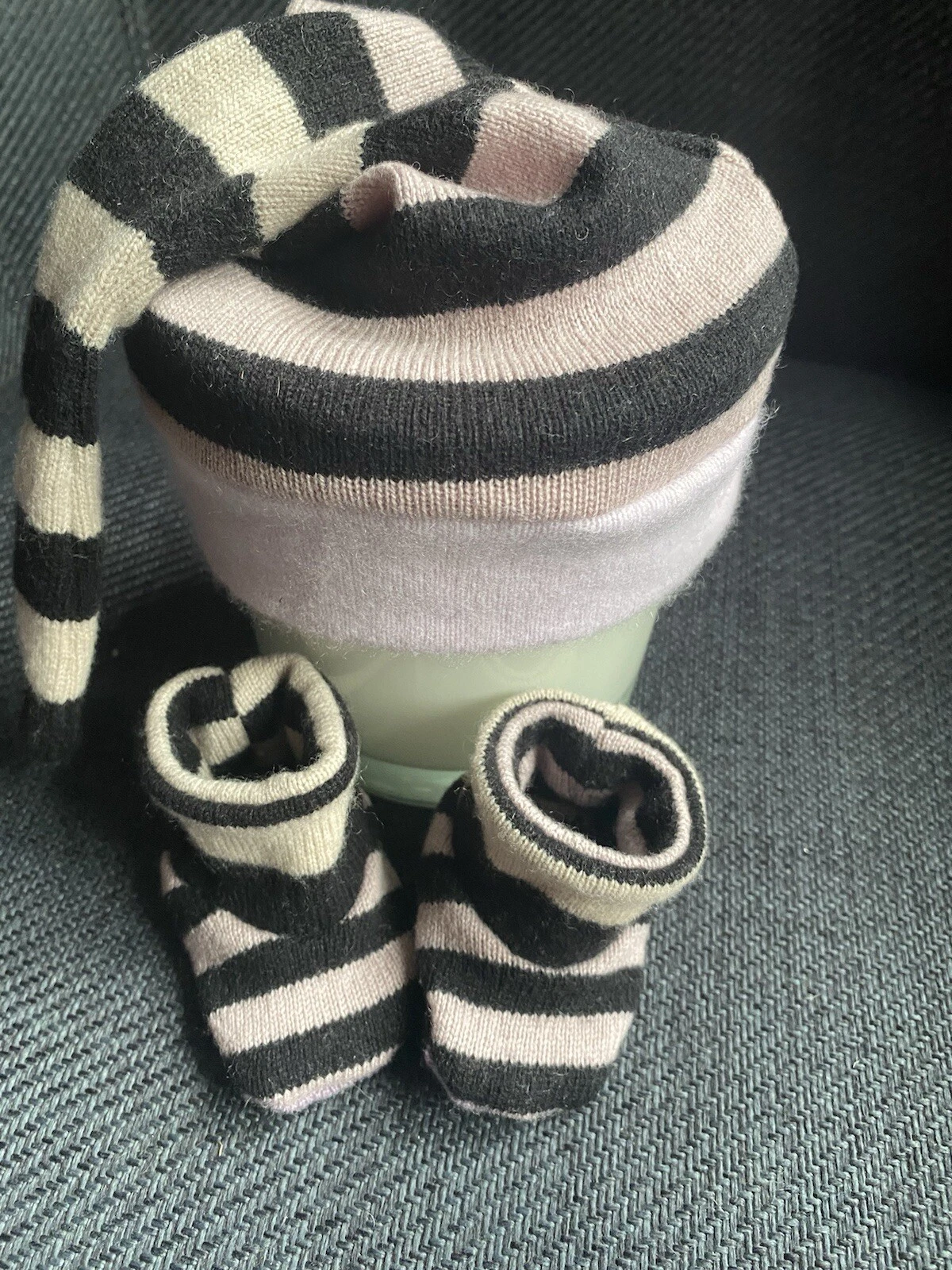 cashmere 100% recycled baby booties & Hat Set 0-6mths. Handmade Christening Gift
Opens in a new wind