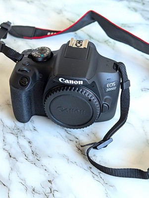 Canon EOS 2000D DSLR 24,1MP schwarz EF-S 18-55mm f/3,5-5,6 Kit