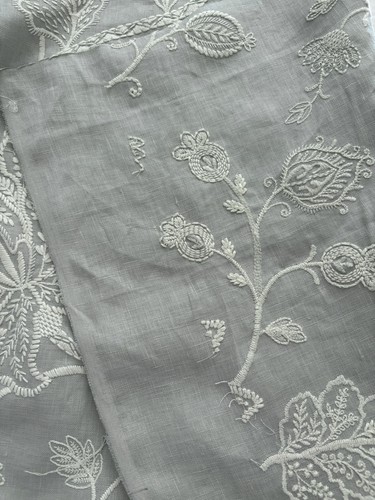 GP & J BAKER "DUNHAM/Aqua" Meeresschaum/weiße Blumenstickerei-Leinen-$ 284-56,5"x2 YD - Bild 15 von 16