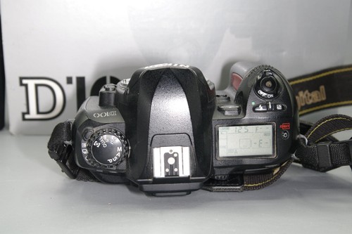Nikon D100 6.1MP DSLR - Con scatola e caricatore - Foto 6 di 8