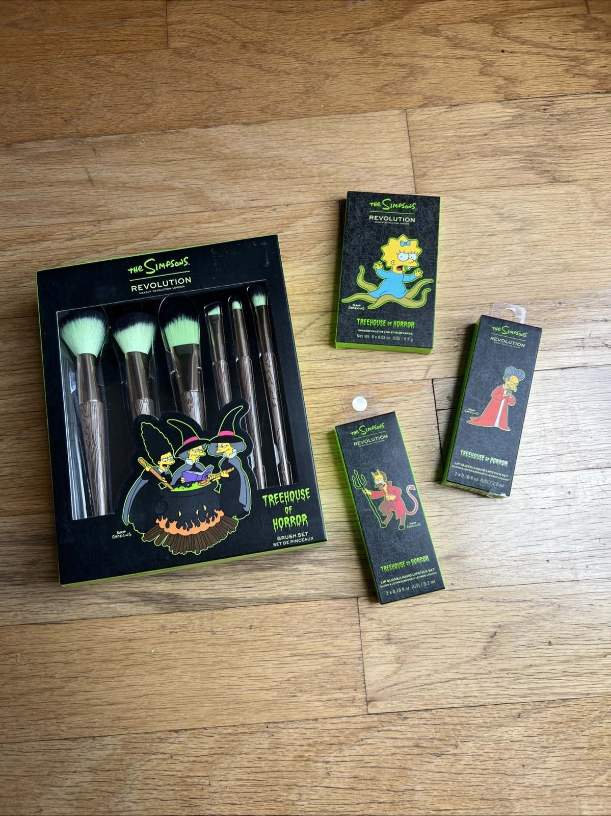 Simpsons Treehouse Of Horror Revolution Brush Set Shadow Palette Lip Gloss NEW