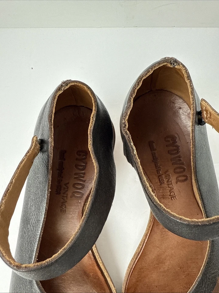 Cydwoq Penta Hand Made in USA Mary Jane Pewter/ Black Leather Womens Sz 37.5 - Image 3 of 4