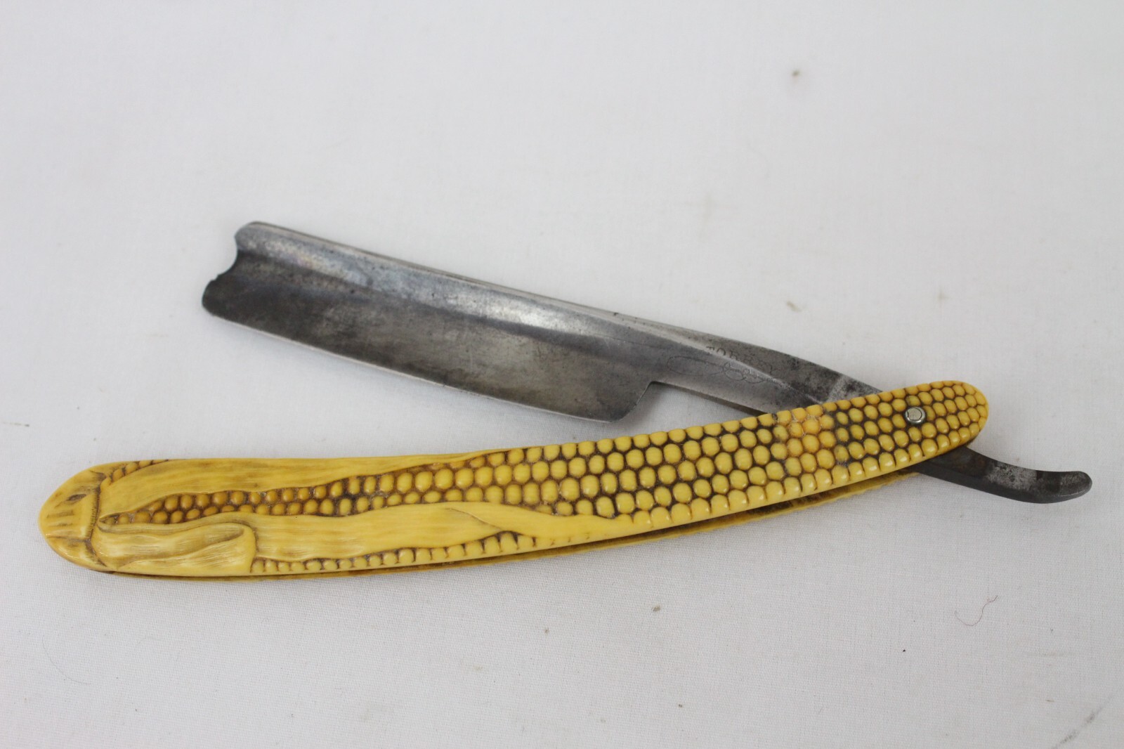 Vintage Straight Razor Corn on The Cob Scales Design Torrey Celluloid