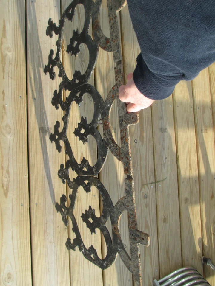 Cerca de hierro fundido ornamental arquitectónico vintage viudas paseo patio salvamento DK Foto 4 de 4