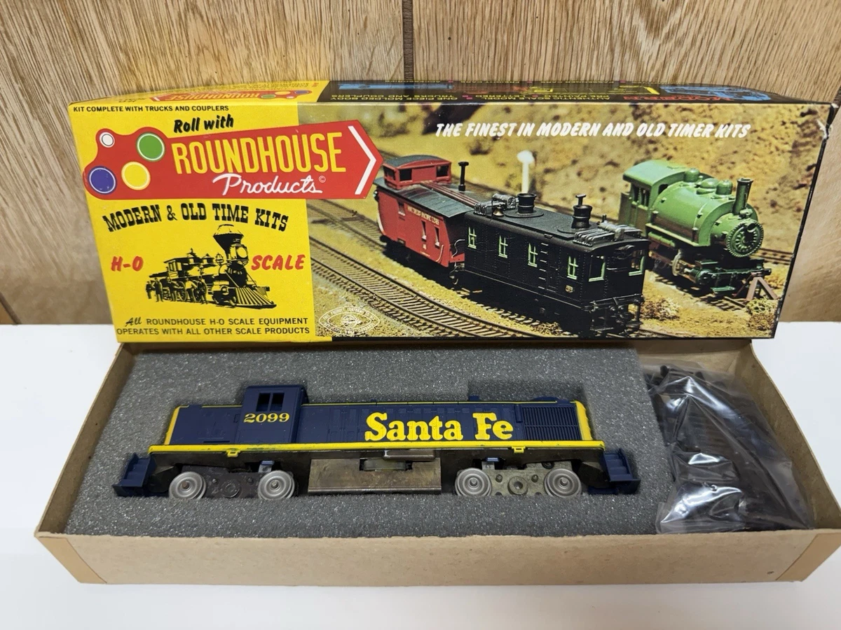 25+ Roundhouse HO Scale Model Railroad Locomotives for sale
