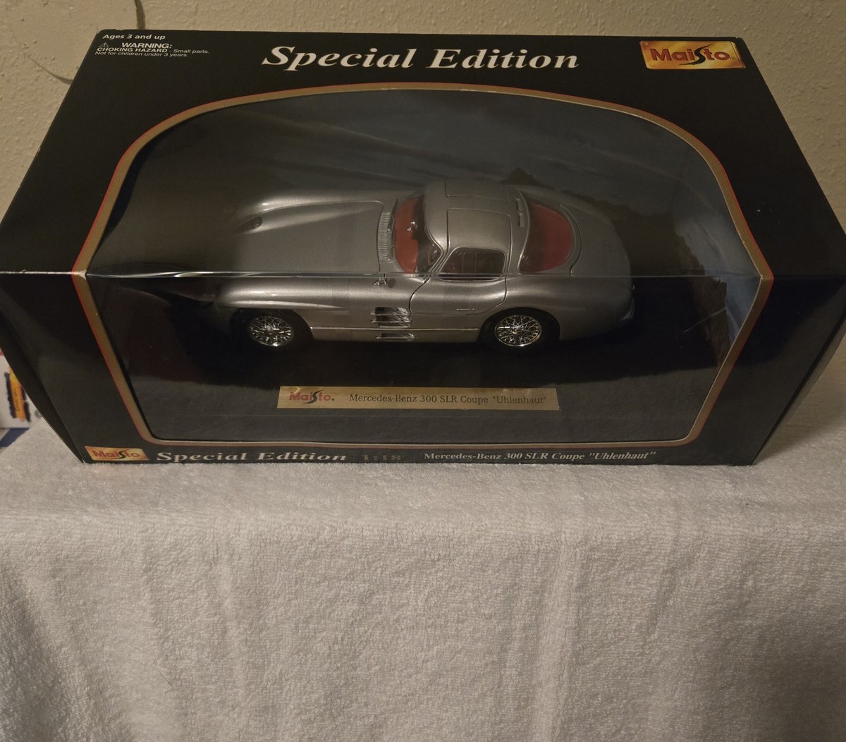Premiere Edition Maisto Mercedez BENZ 300 SLR Coupe