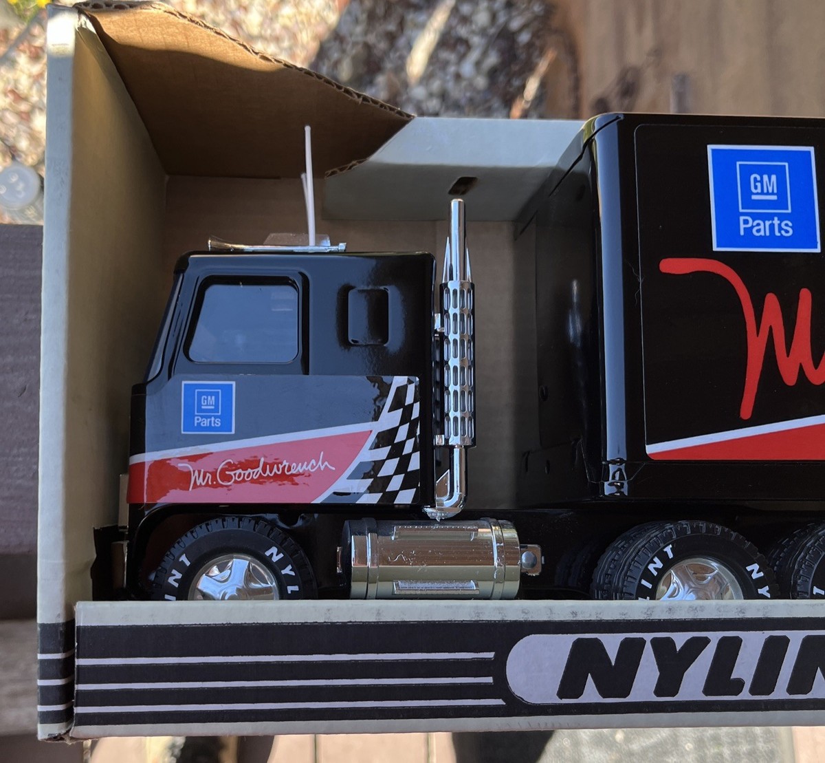 Vintage NYLINT GMC 18-Wheeler Mr Goodwrench 911-Z IN BOX ***NICE