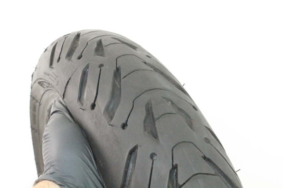 Neumático delantero Michelin Road 6 2CT 120-70-17 11-25 SUZUKI GSXR 600 GSXR600 750 1000 Foto 3 de 4